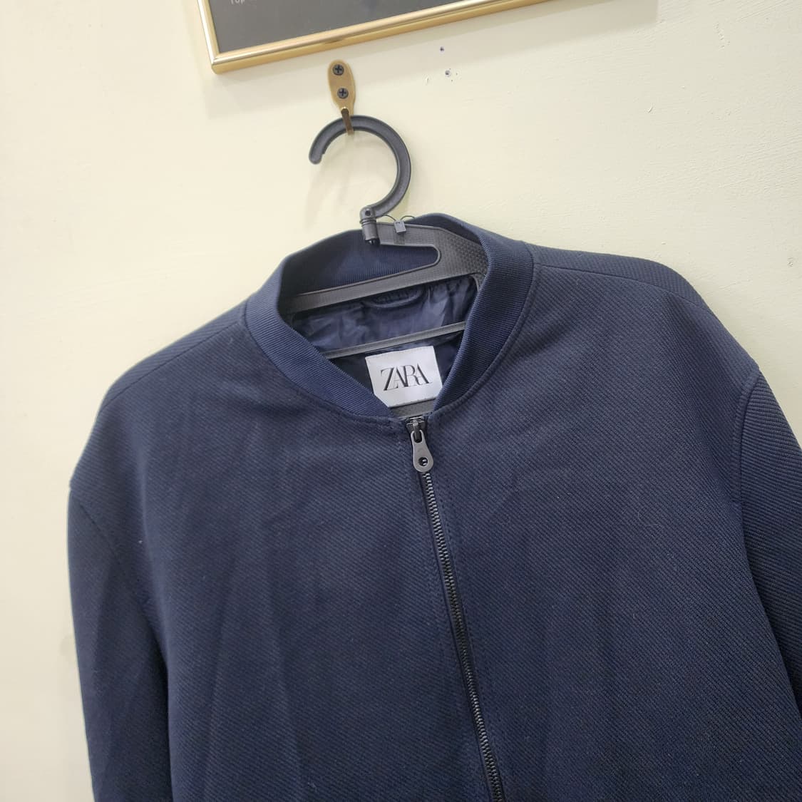 자라 미니멀 네이비 봄버 점퍼 상품이미지2