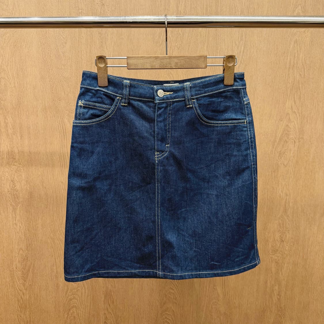 캘빈클라인 진스 데님 미디 스커트 백 포켓 로고 탭 디테일 진청 상품이미지2