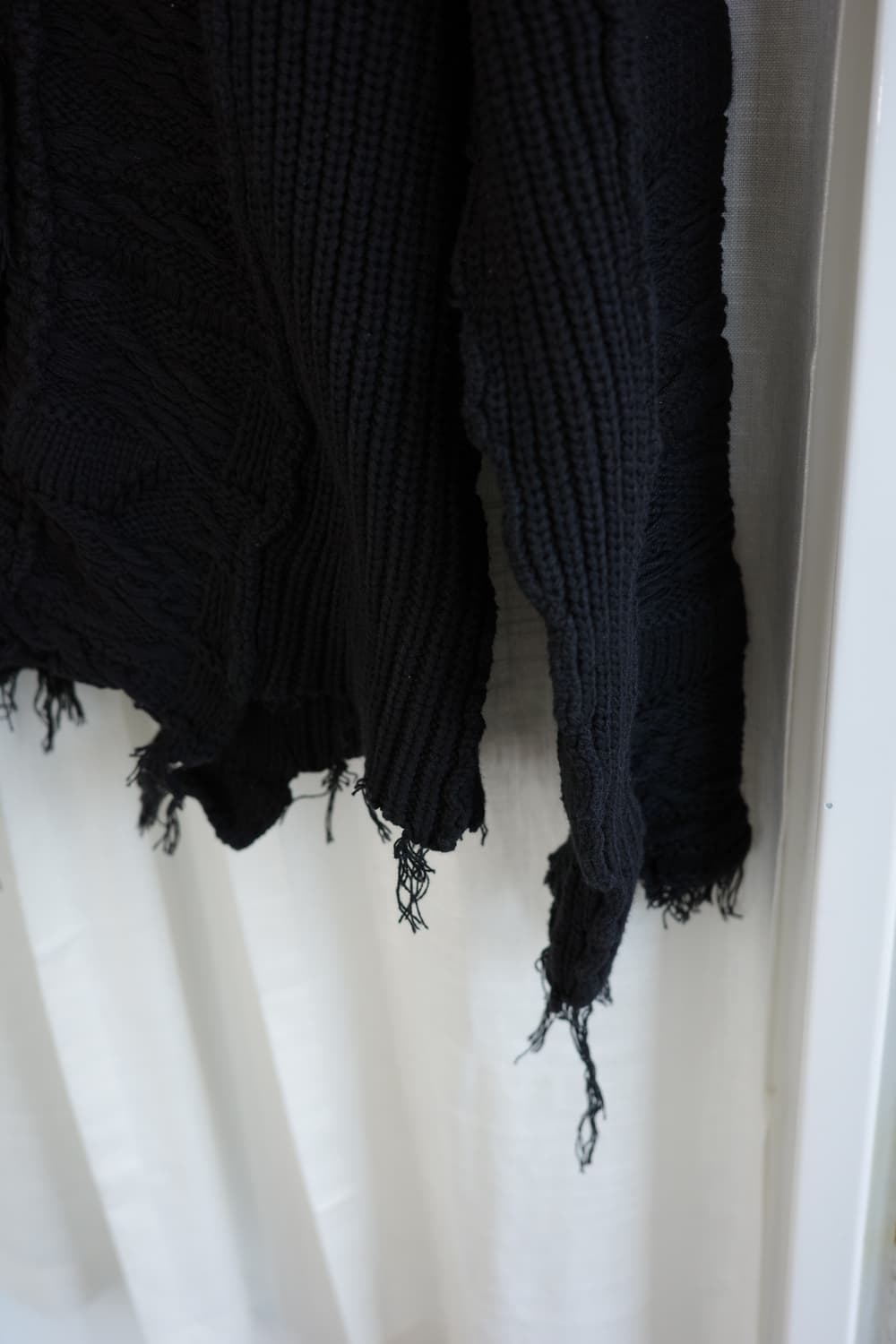 Perverze 퍼버즈 데미지 니트 가디건 상품이미지6