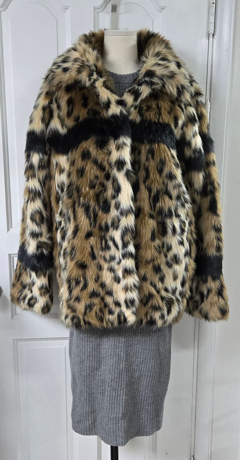 에셴셜 앤트워프 오버핏 레오파드 퍼코트 상품이미지2