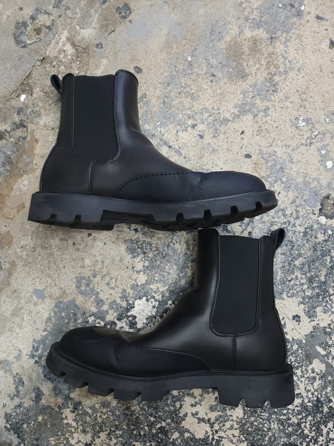 자라 청키 가죽 첼시부츠 275mm

 상품이미지2