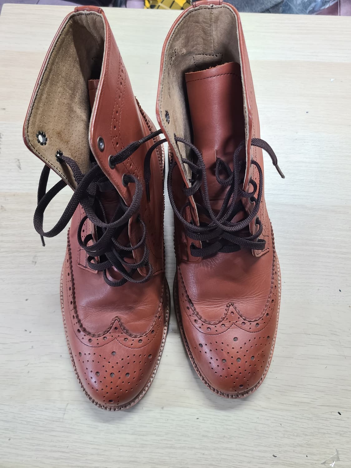 로맨틱무브 브라운 색상 윙팁 부츠 상품이미지1