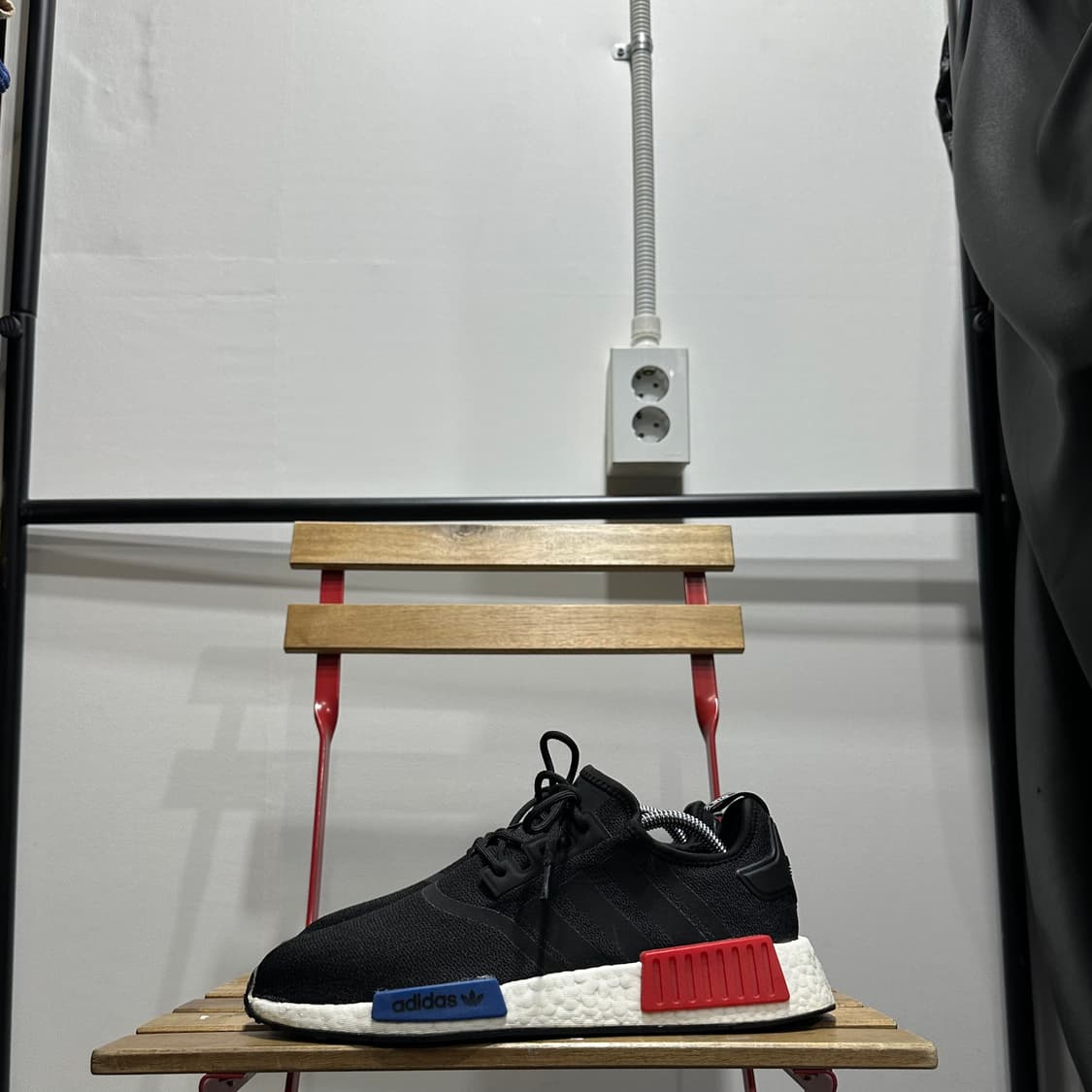 270) 아디다스 운동화 남성 남자 신발 NMD R1 블랙 상품이미지3
