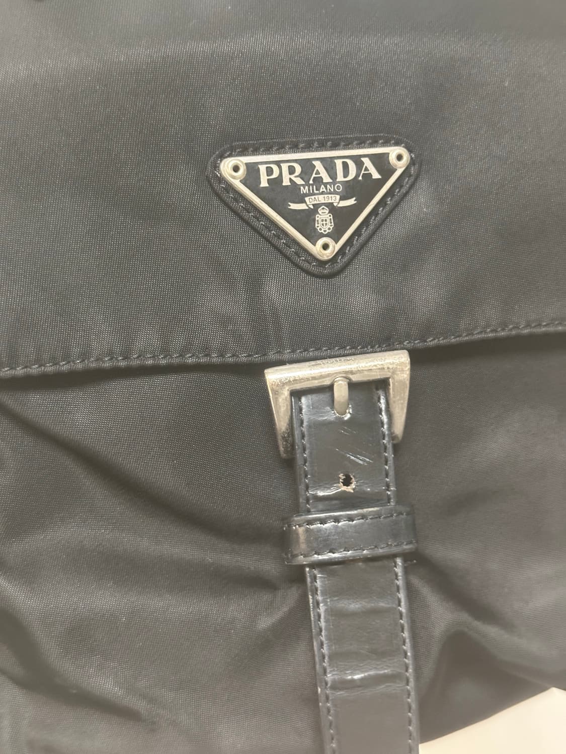 프라다 나일론 포코노 버클 크로스백 주우재백 상품이미지4