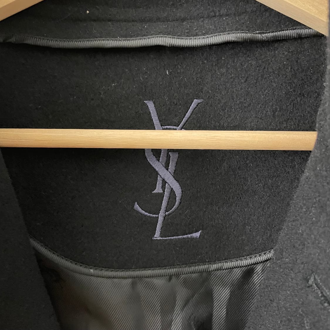 입생로랑 블랙 모직 싱글 코트 상품이미지7