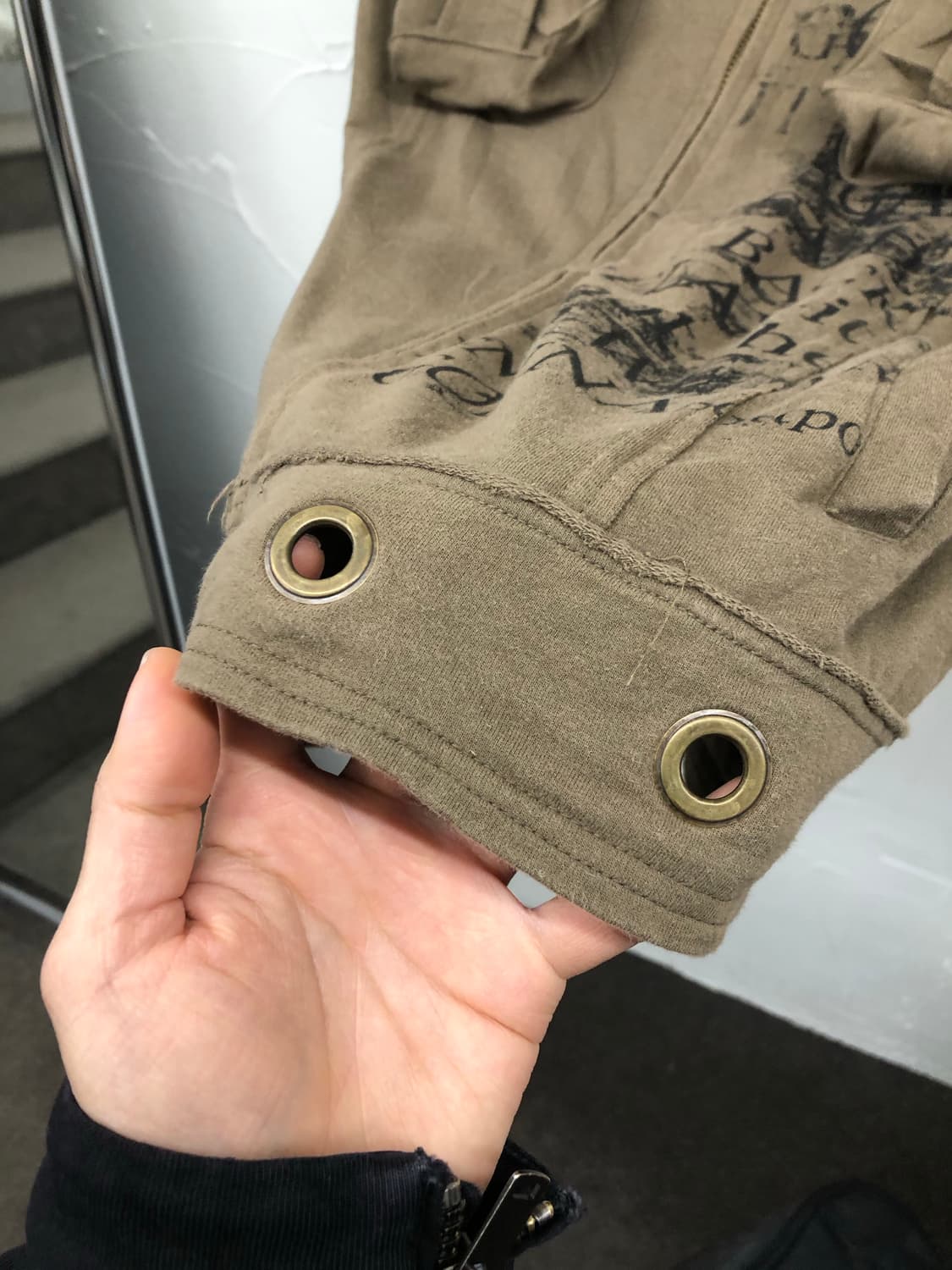 in the attic 프린팅 하이넥 집업 상품이미지6