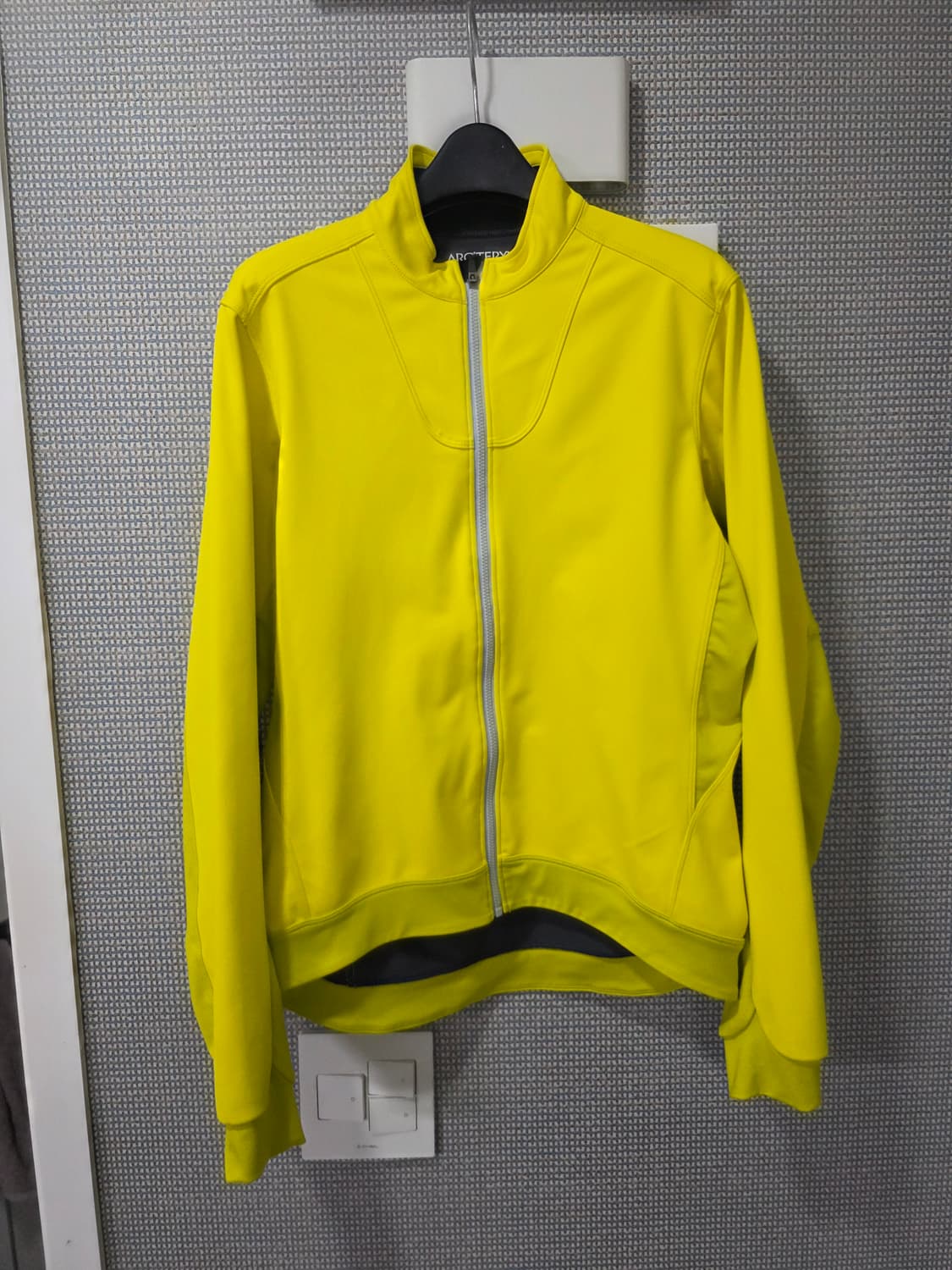 아크테릭스 런닝 라이딩 등산 윈드스토퍼 m사이즈 상품이미지1