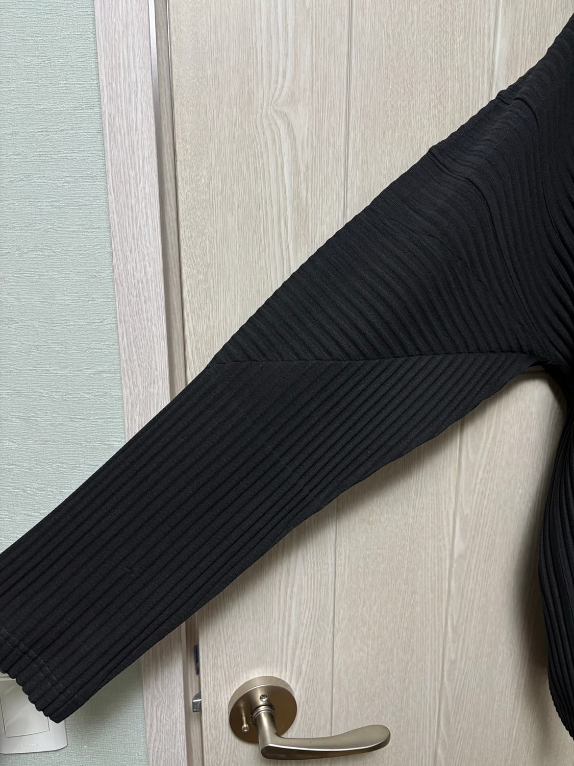 이세이미야케 옴므플리세 후드집업 블랙 3사이즈 상품이미지3