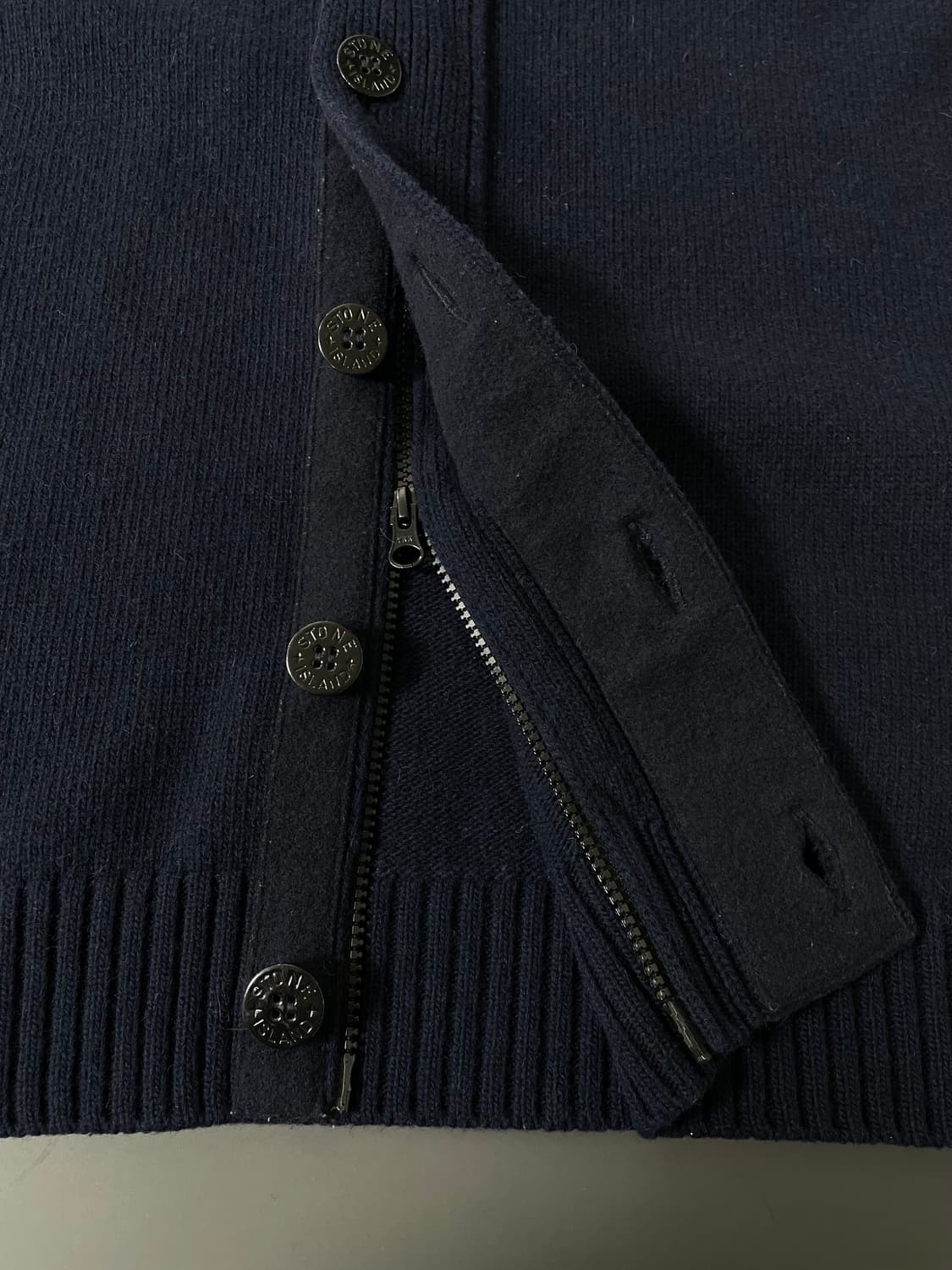 [M] 스톤아일랜드 와펜 버튼 집업 니트 가디건 상품이미지8
