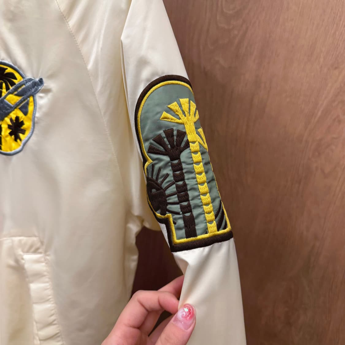 디젤 바시티 봄버 자켓 팜트리 패치 로고 자수 밑단 소매 디테일 옐로우 상품이미지6