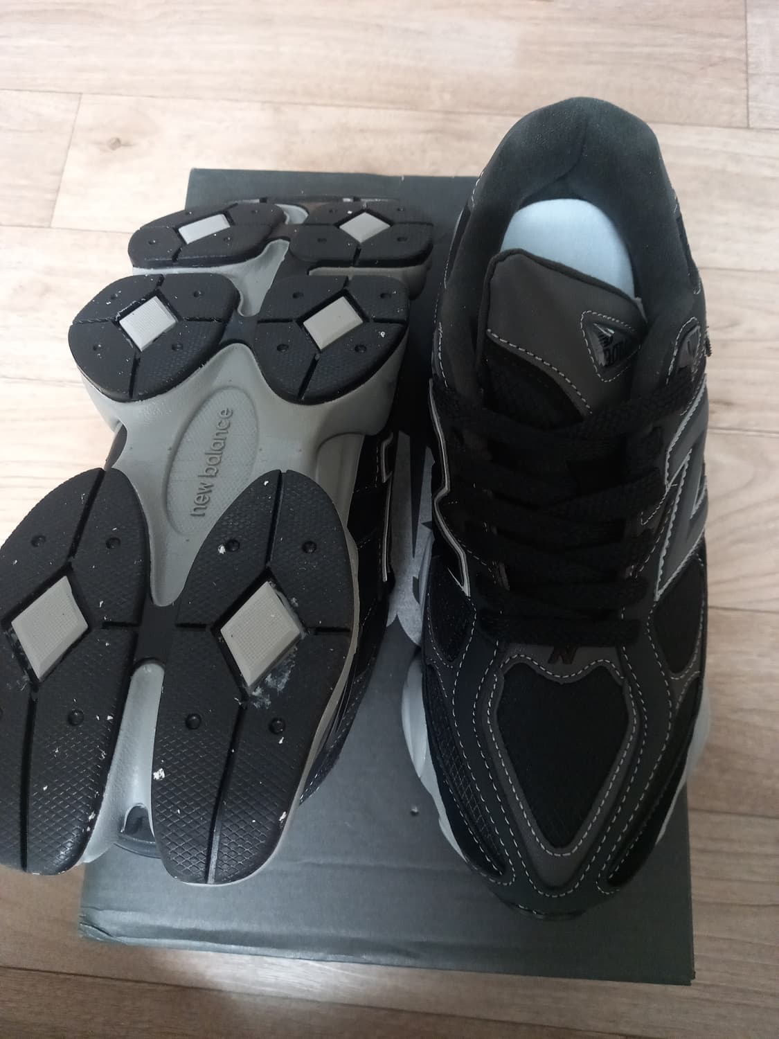 뉴발란스 블랙 9060 새상품   42.5 상품이미지3