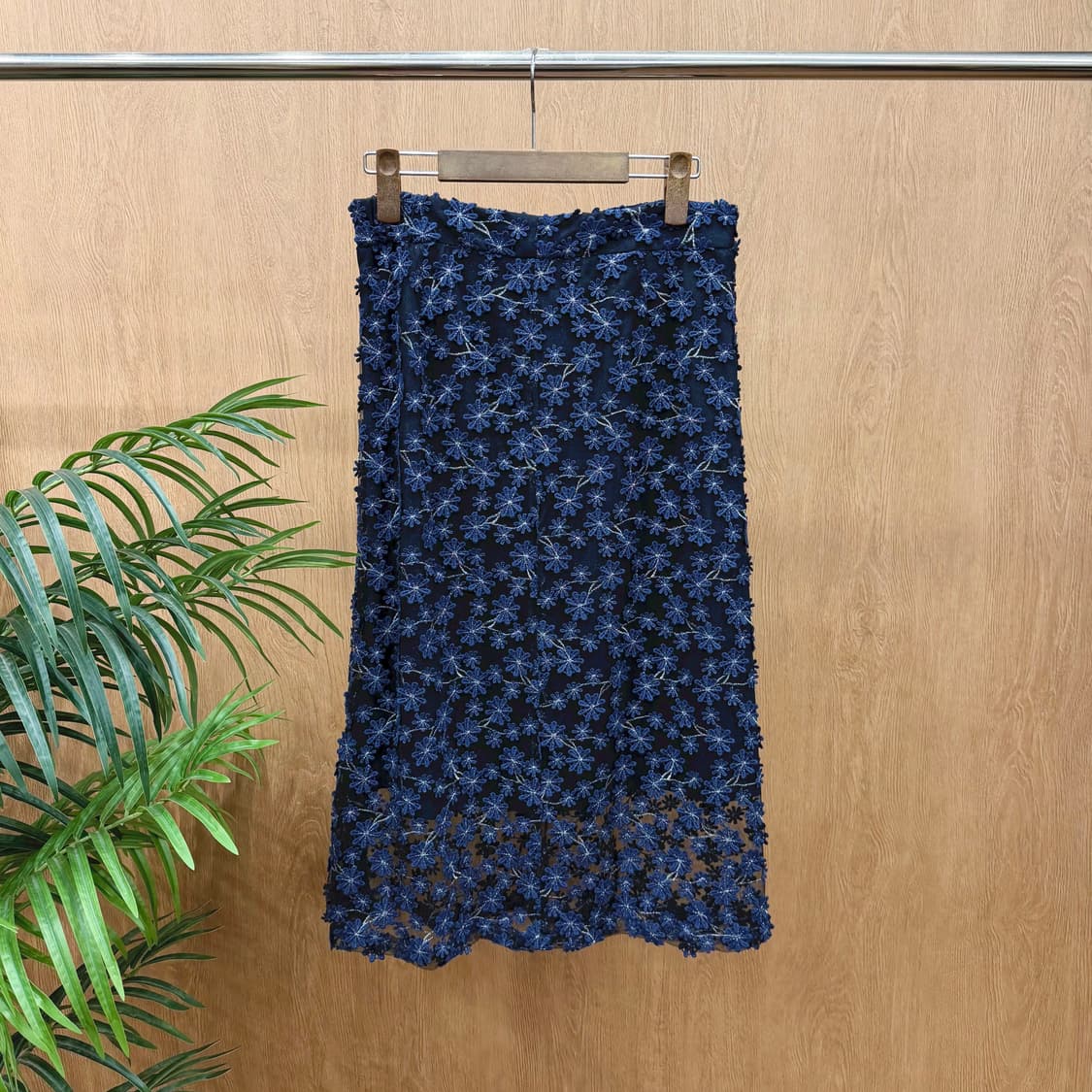 안나수이 미디 스커트 플라워 자수 레이스 레이어드 디테일 슬림핏 블루 상품이미지1