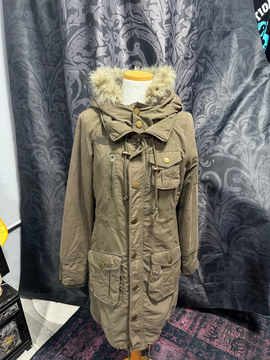 스트링 버클넥 퍼 후드 롱 야상 상품이미지1