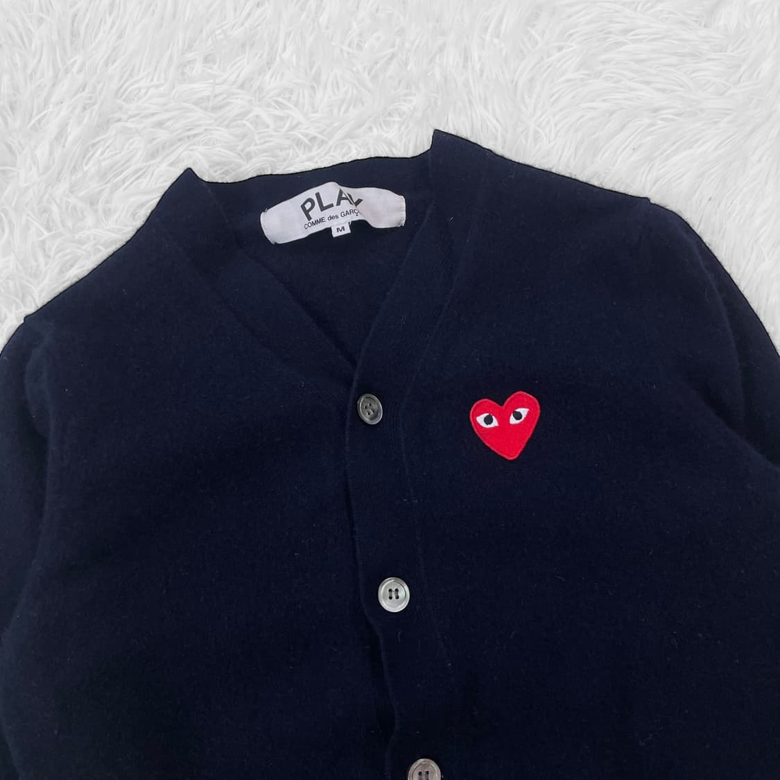 꼼데가르송 하트 와펜 브이넥 가디건 네이비 상품이미지3