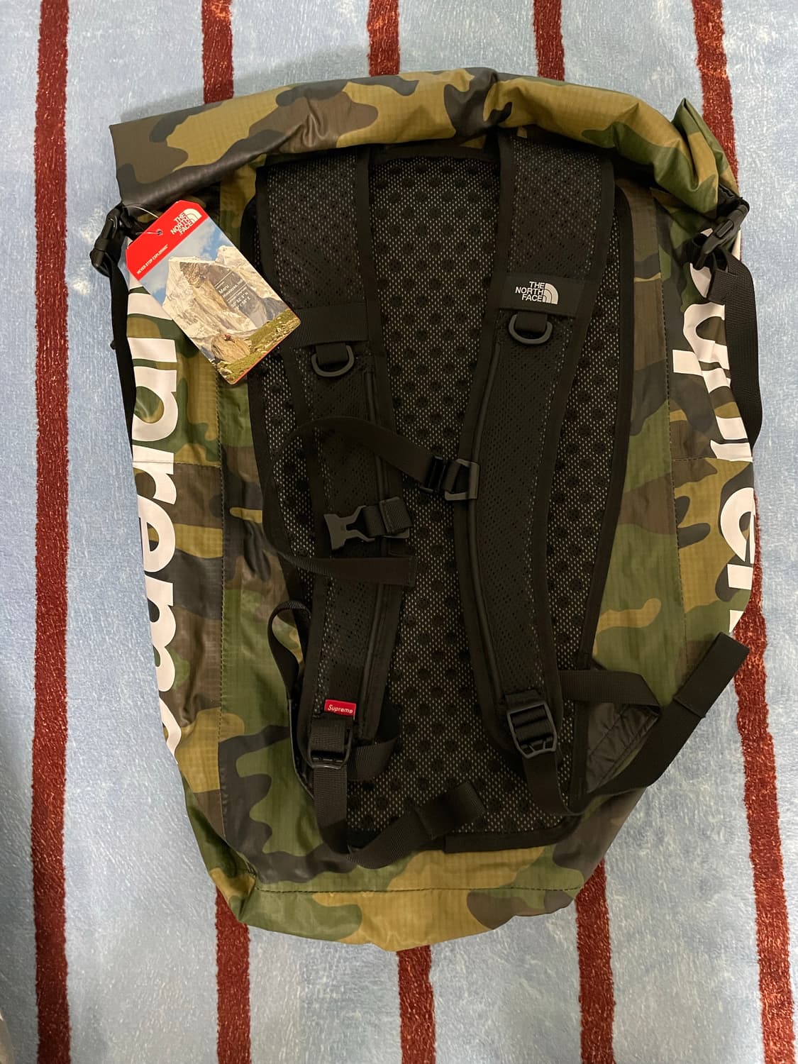 슈프림 노스페이스 워터프루프 백팩 상품이미지2