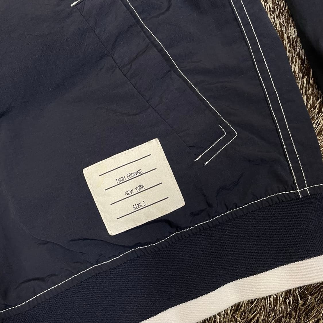 톰 브라운 Thom Browne 네이비 배색 봄버 자켓 3 상품이미지6