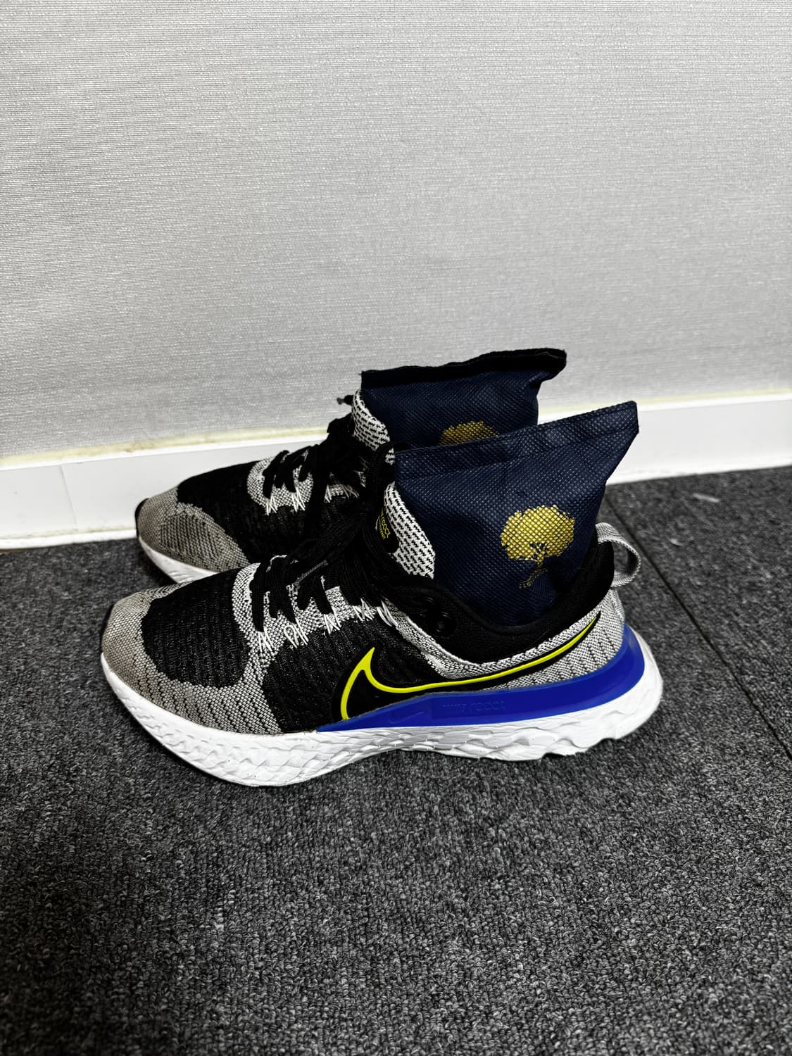 NIKE REACT 플라이니트 러닝화 270 상품이미지2