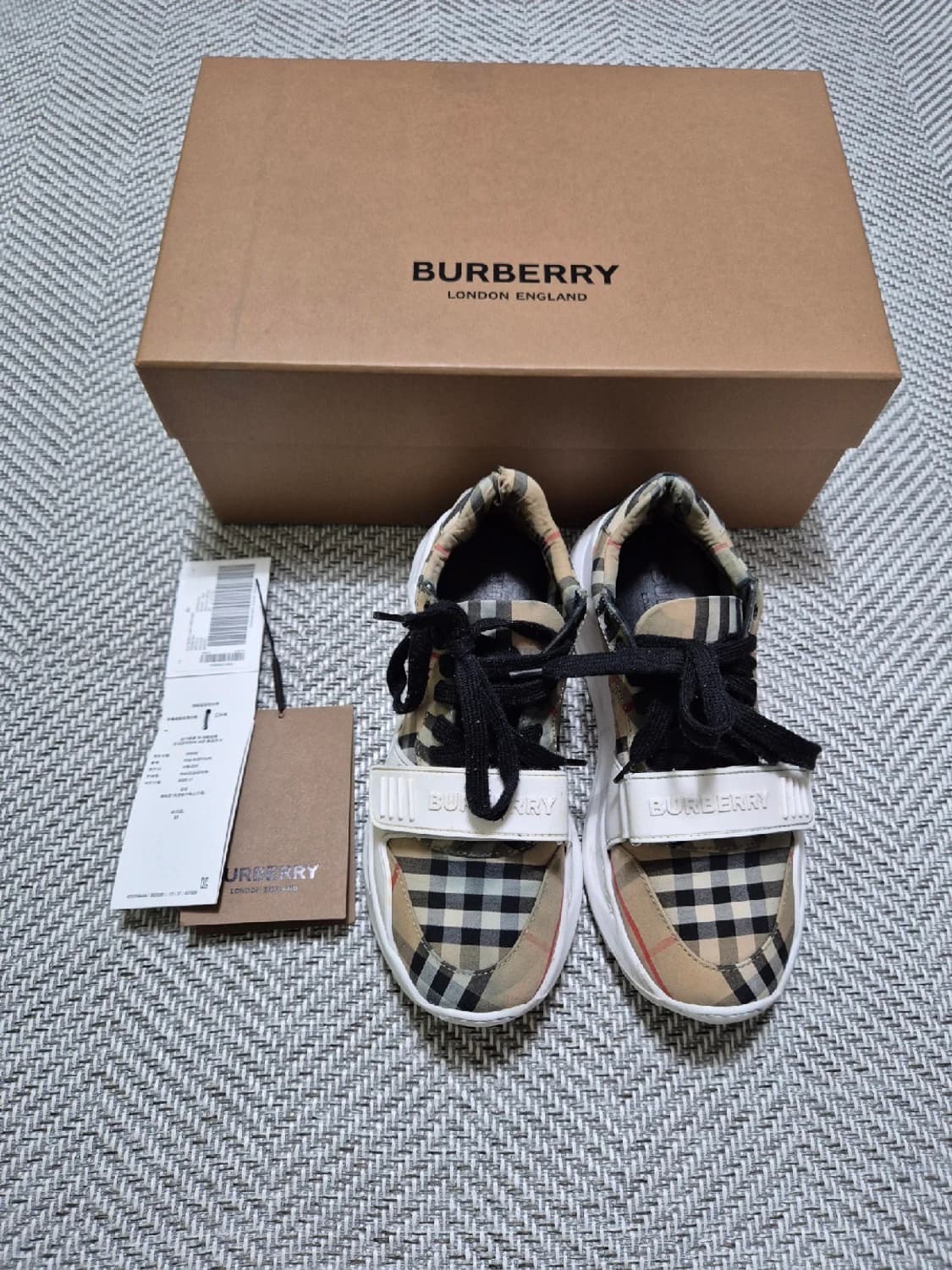 백화점 정품 버버리 스니커즈 37 벨크로 240 상품이미지1