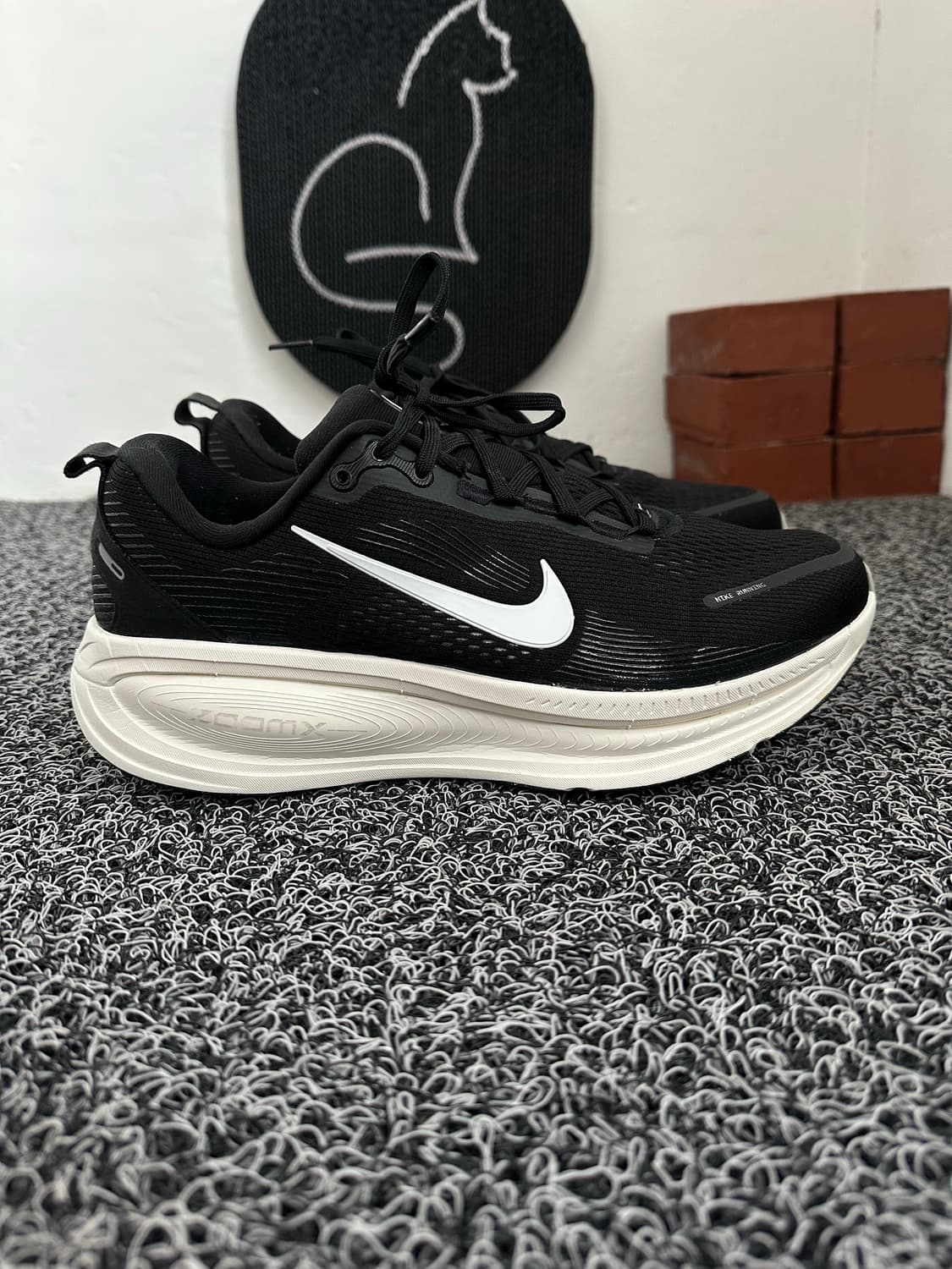 나이키 보메로 18 블랙 275mm 런닝화 상품이미지2