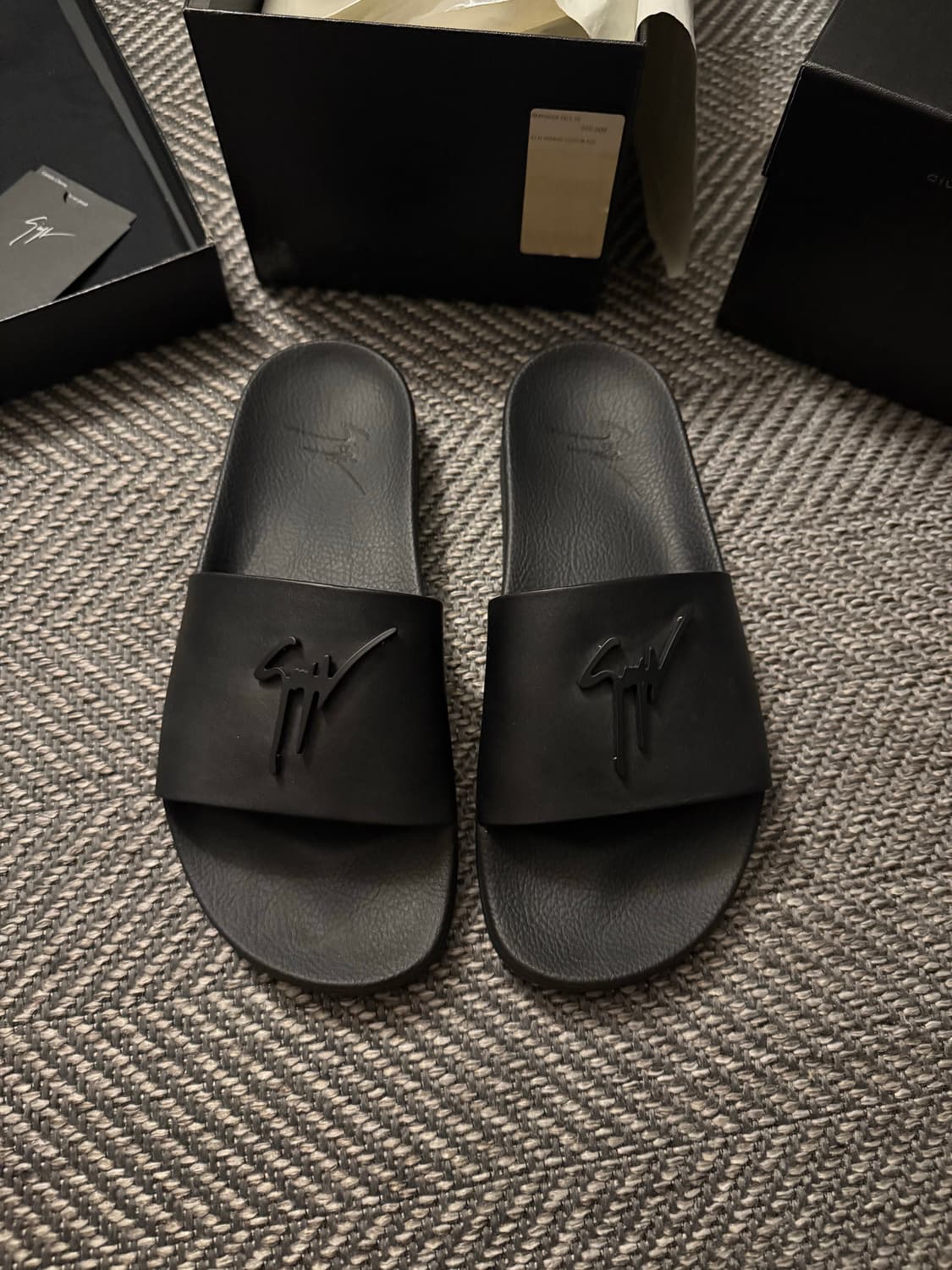 쥬세페 자노티 블랙 슬리퍼 255 상품이미지3