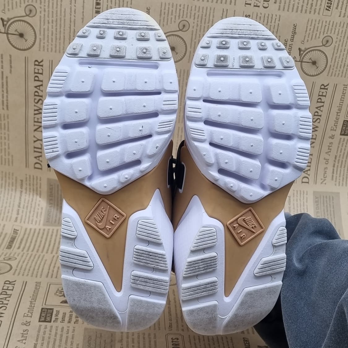 나이키 허라취 시티 여성운동화235 상품이미지3