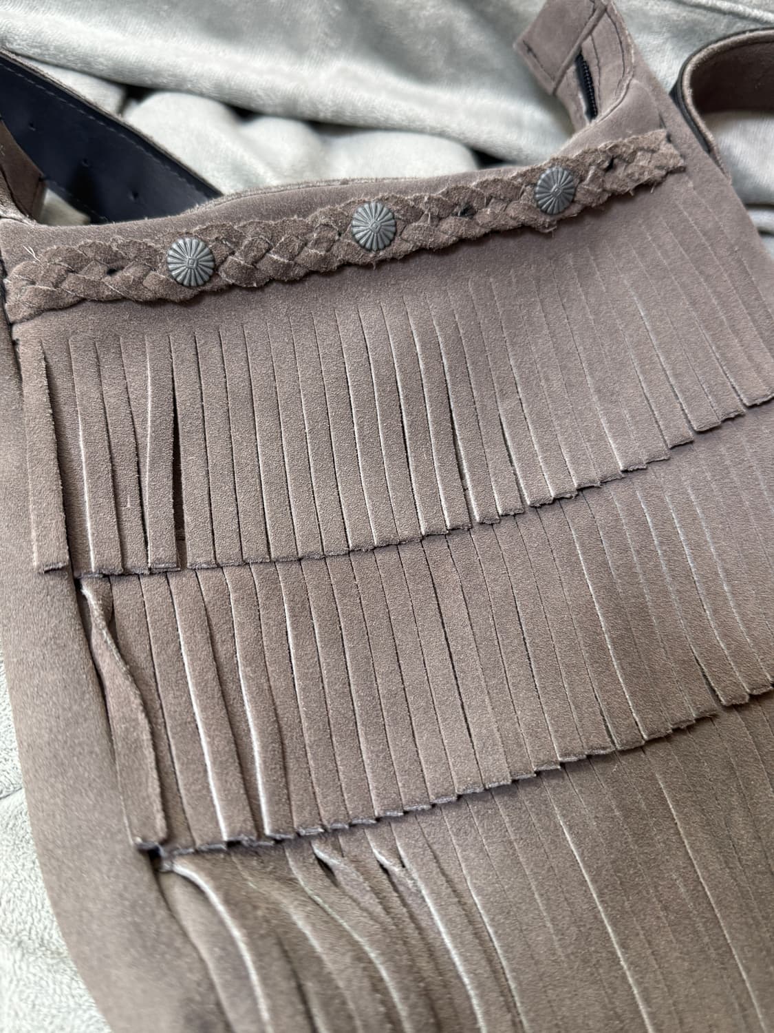 미네통카 프린지 크로스백 상품이미지2