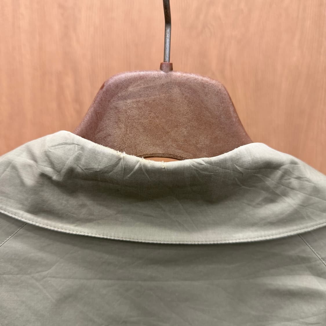 버버리 코튼 트렌치 코트 더블 브레스티드 벨트 견장 디테일 라이트 카키 상품이미지9