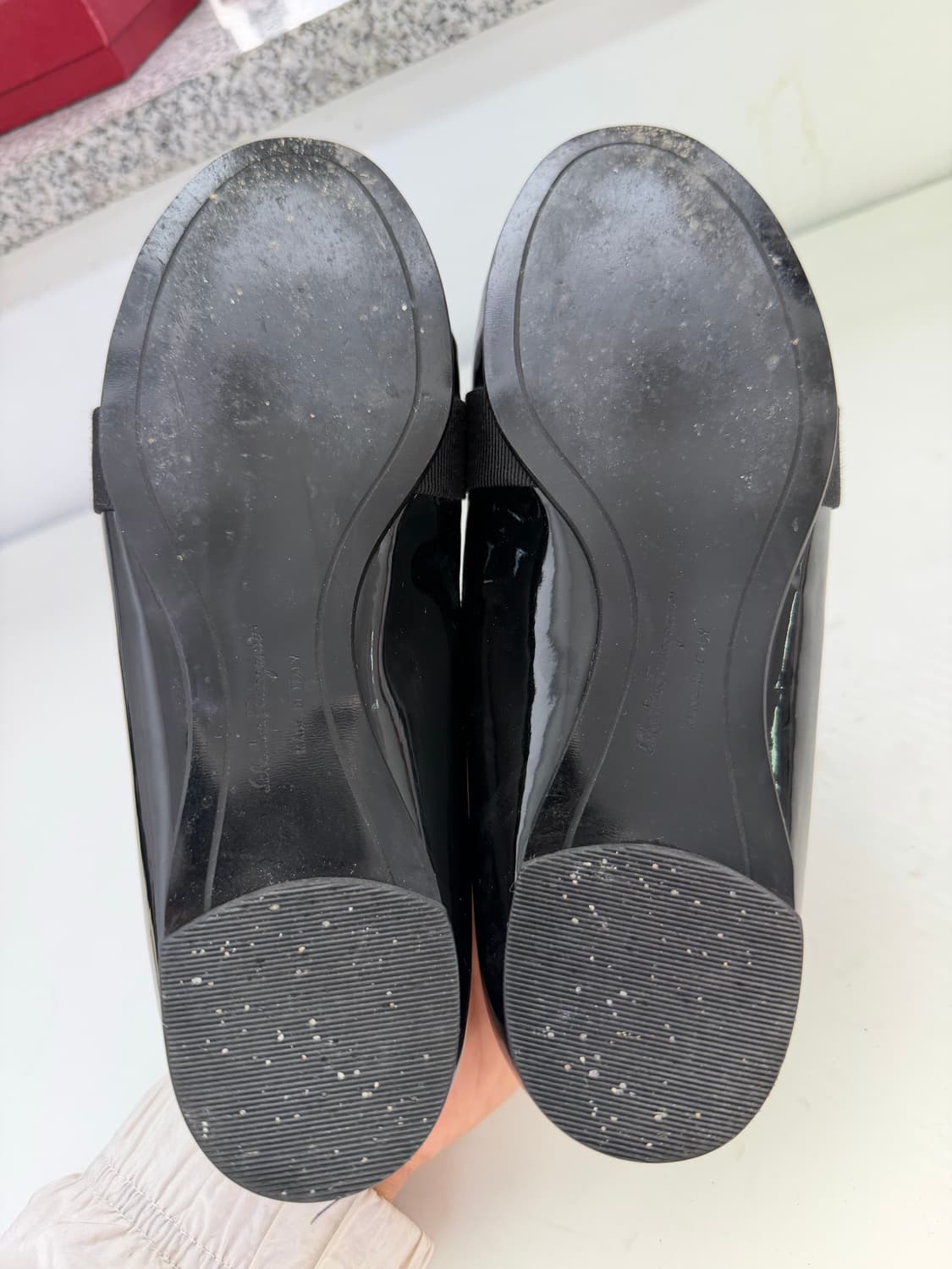 정품) 페라가모 블랙 페이턴트 로퍼 여성 구두 36 상품이미지9