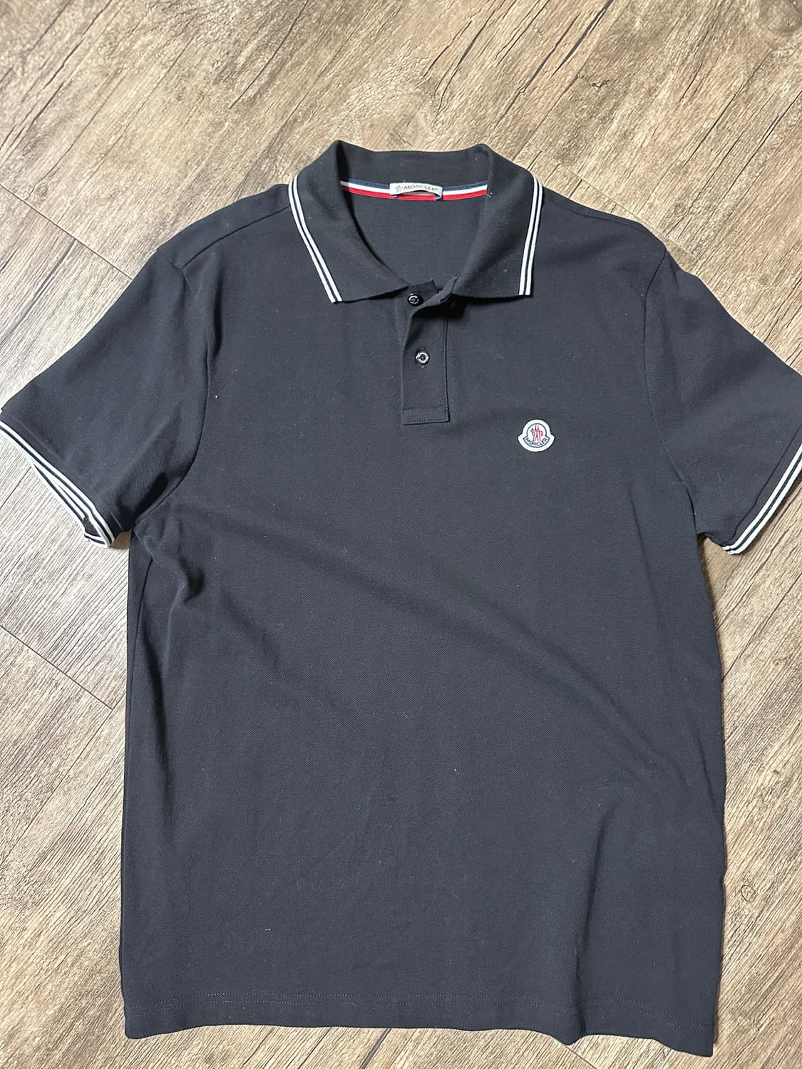 몽클레어 블랙 폴로 카라티  상품이미지1
