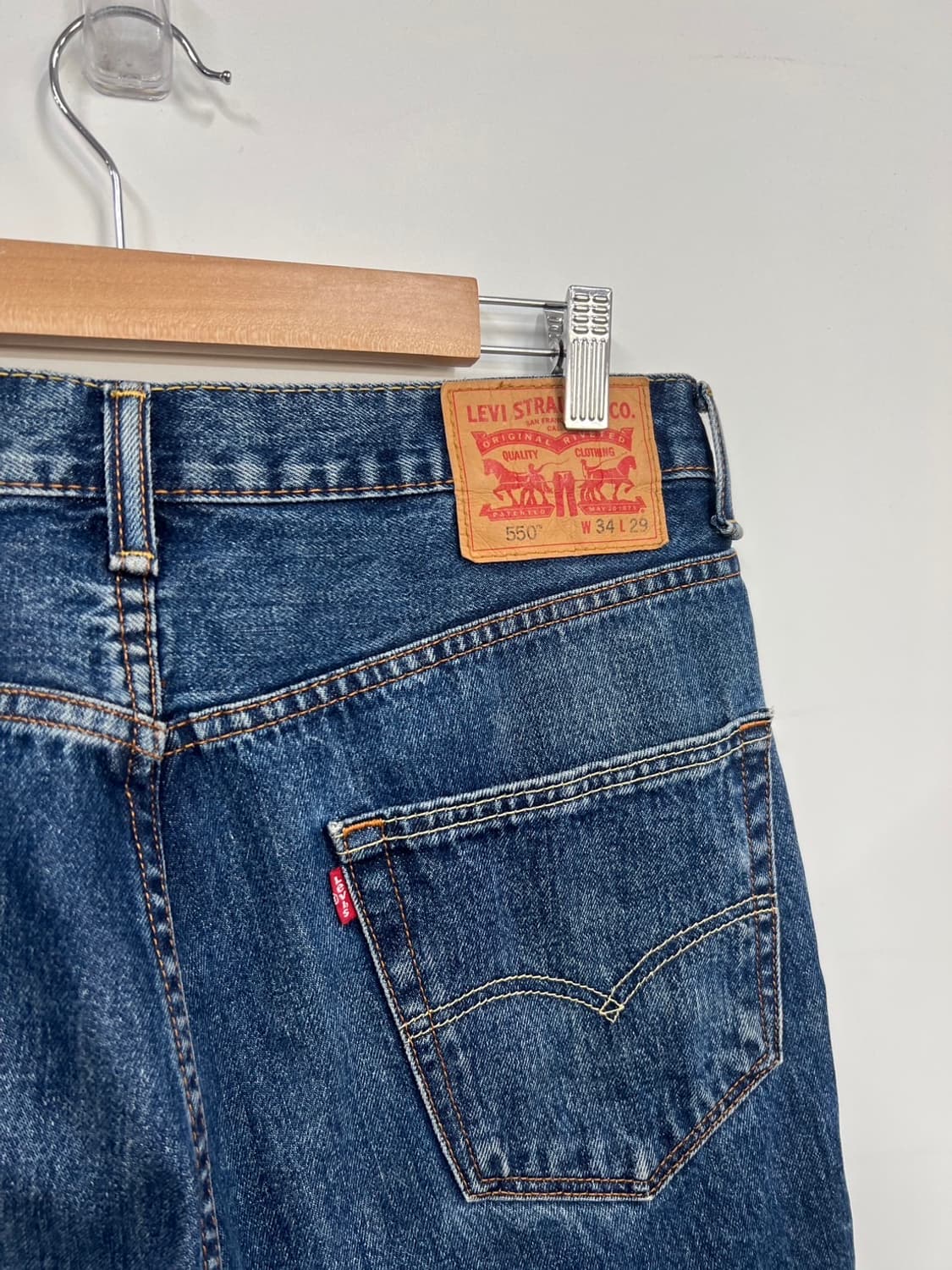 리바이스 550 릴렉스드 테이퍼드 진청 데님 팬츠 상품이미지2