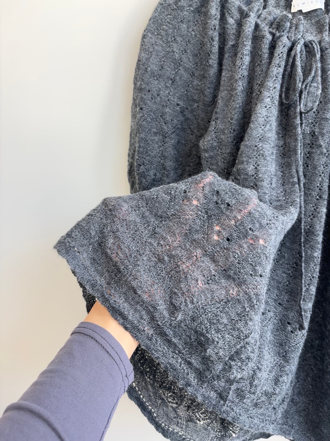 KUMIKYOKU 챠콜 셔링 스트링 반팔 풀오버 상품이미지3