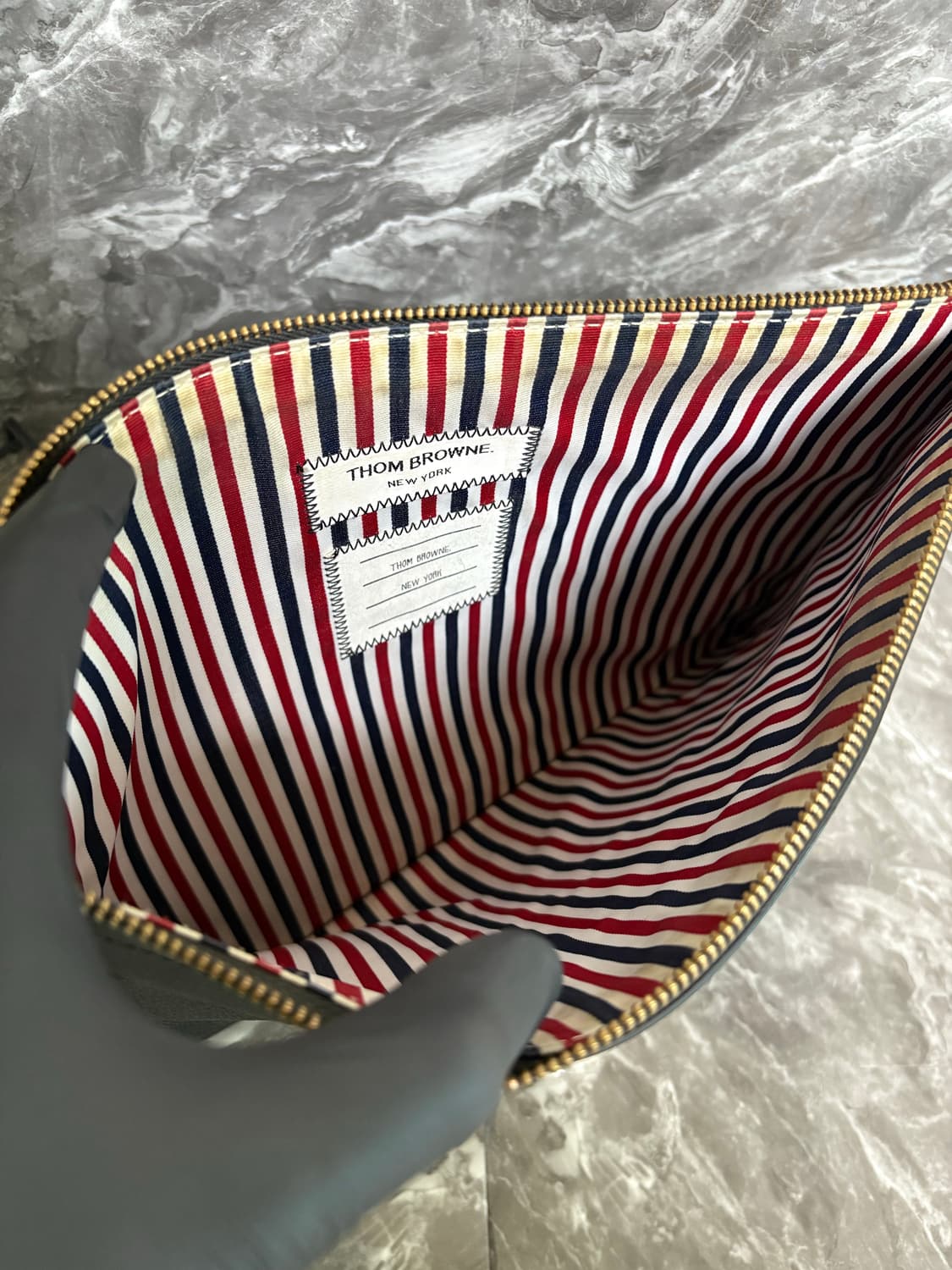 톰브라운 페블 그레인 도큐먼트 홀더 클러치 상품이미지7