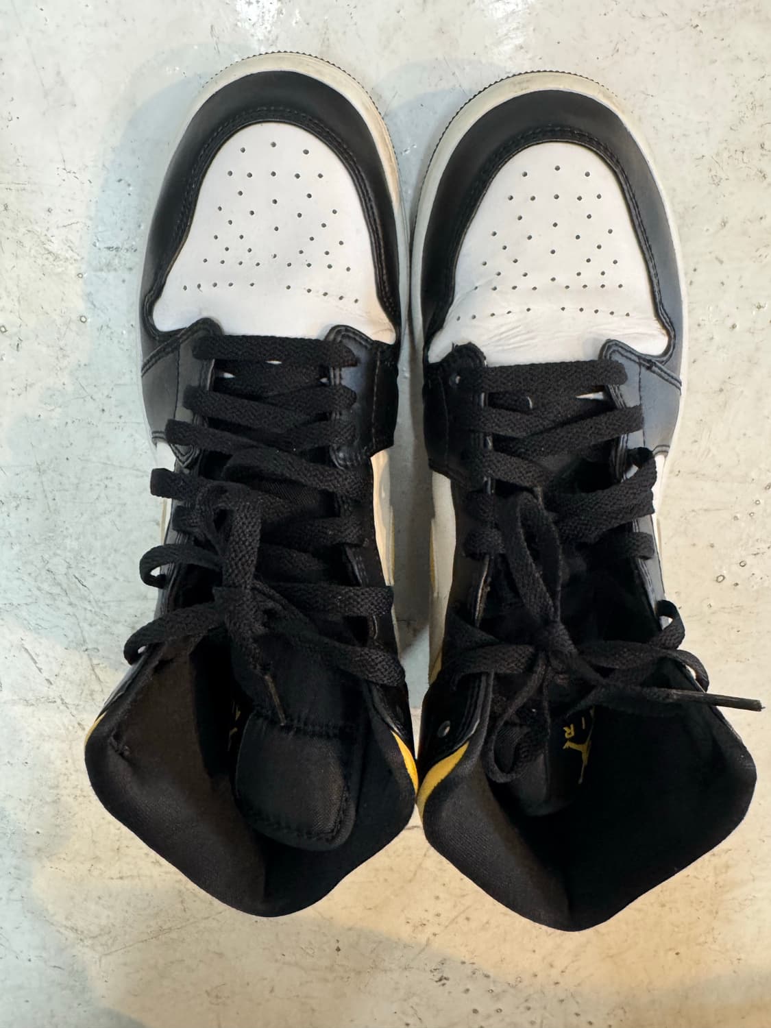 🟡 Nike Air Jordan 1 Mid ‘Taxi’ (블랙/오프화이 상품이미지8