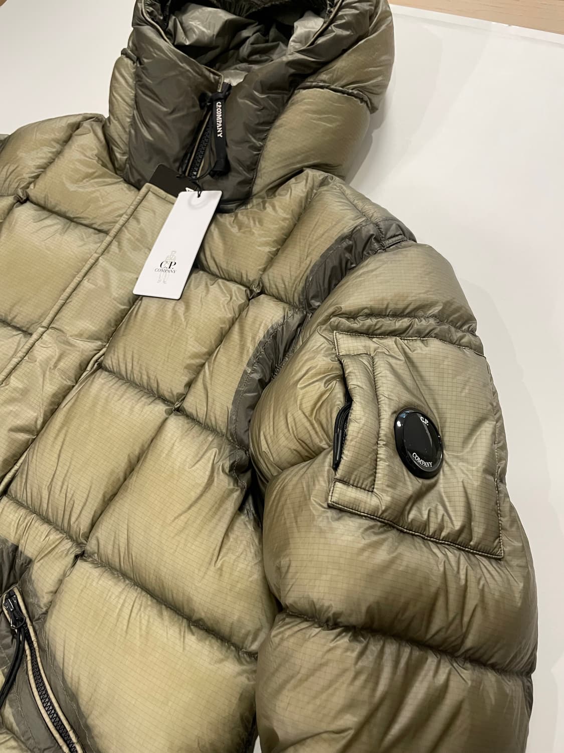 CP컴퍼니 DD쉘 롱패딩 S 새상품 판매 상품이미지3