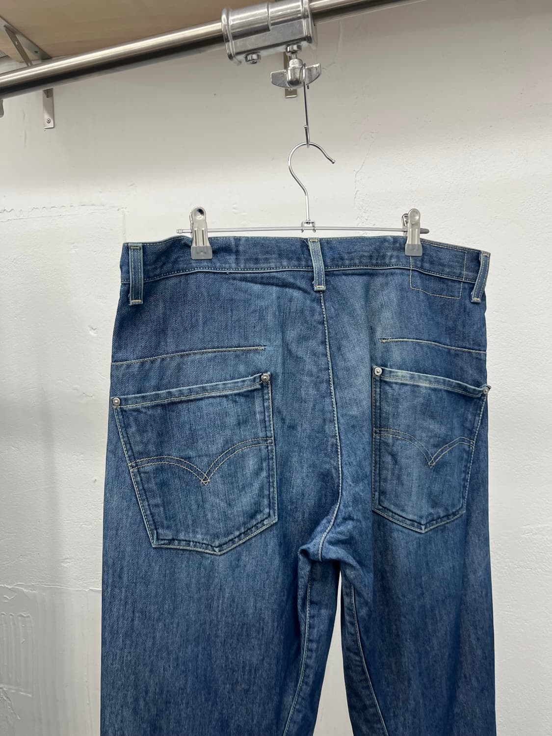 [35] LEVIS ENGINEERED CURVED JEANS 상품이미지4