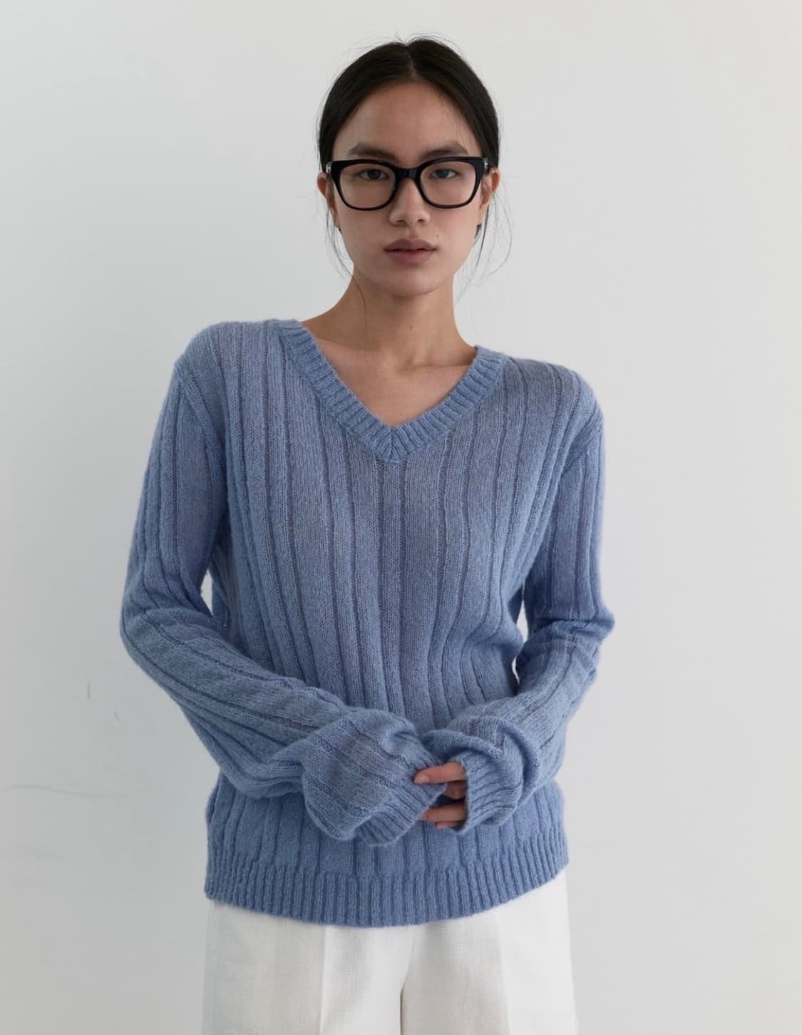 마조네(MA JOURNEE) 시어 브이넥 니트 상품이미지1