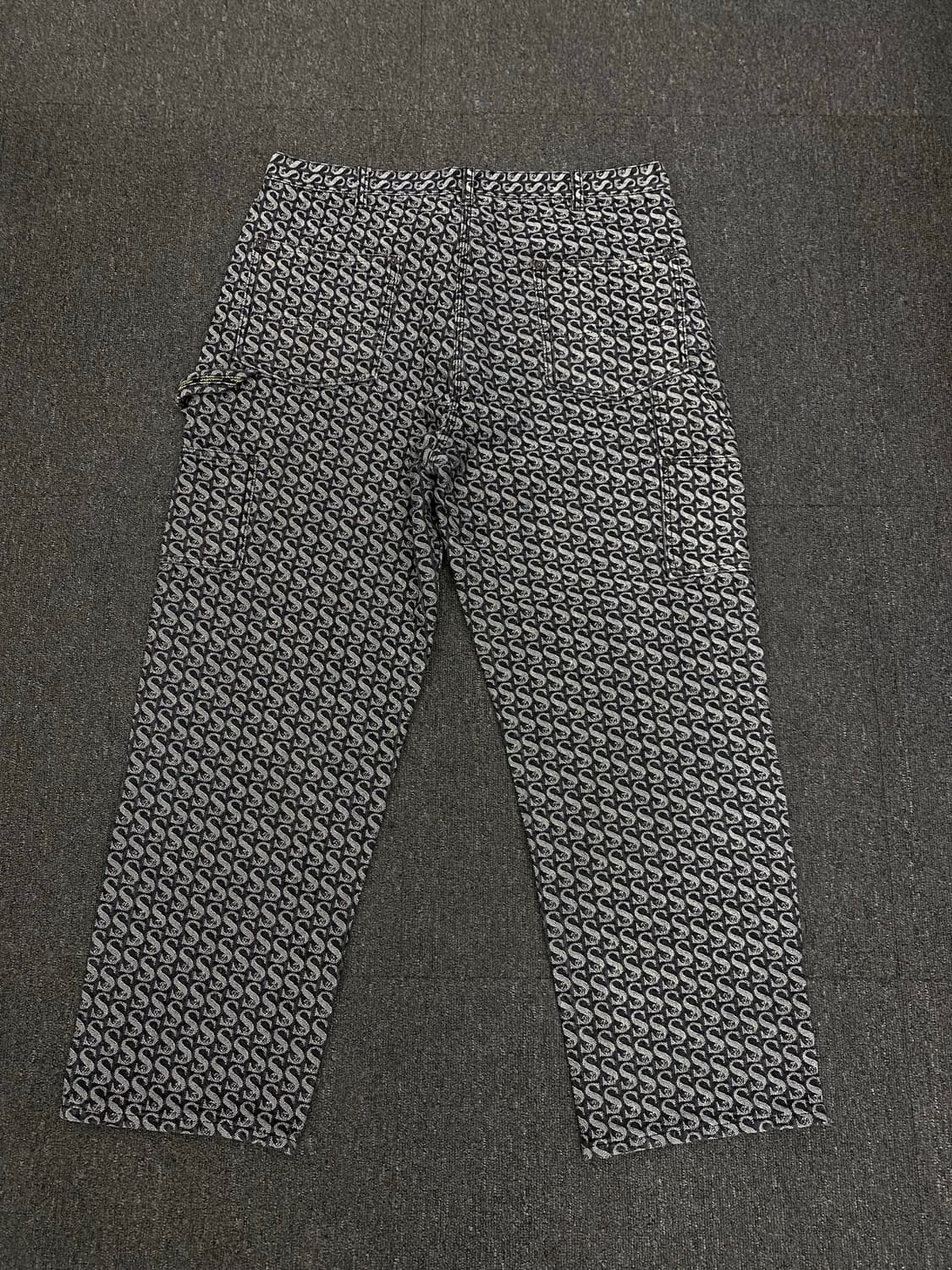 슈프림 21FW 모노그램 더블니 팬츠 상품이미지4