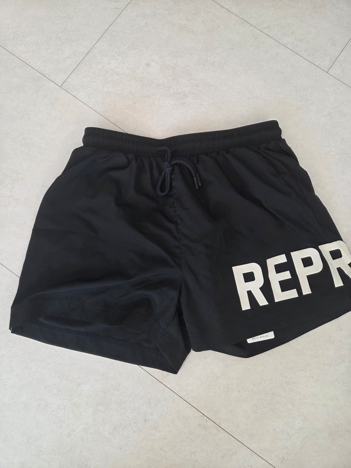 [새상품] 리프레젠트 숏팬츠 70% 할인 상품이미지1