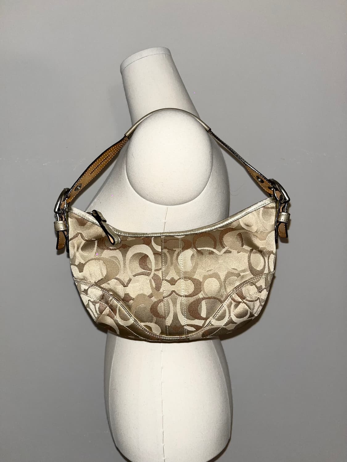 📦 Coach gold shoulder bag 상품이미지1