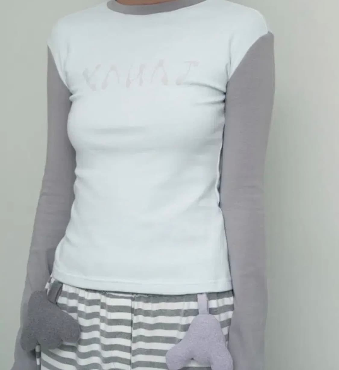 새상품) 카나제이 ghost logo print sleeve 상품이미지1