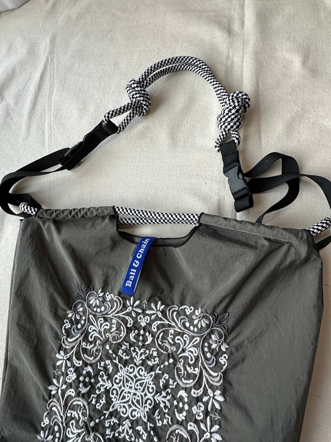 볼앤체인 다마스크 자수 에코백  상품이미지3