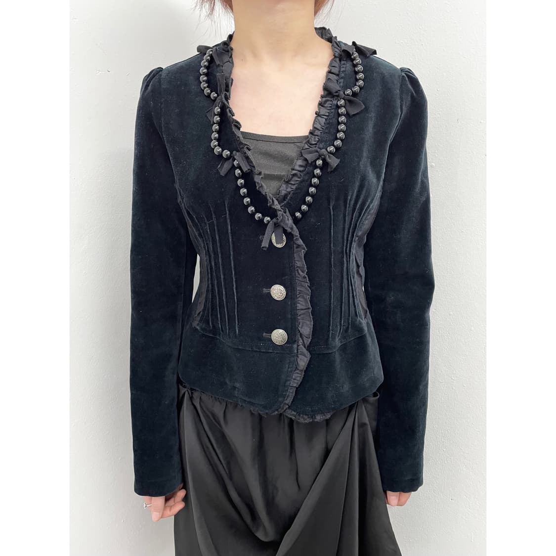 고딕 벨벳 비즈 절개 디테일 자켓 상품이미지1