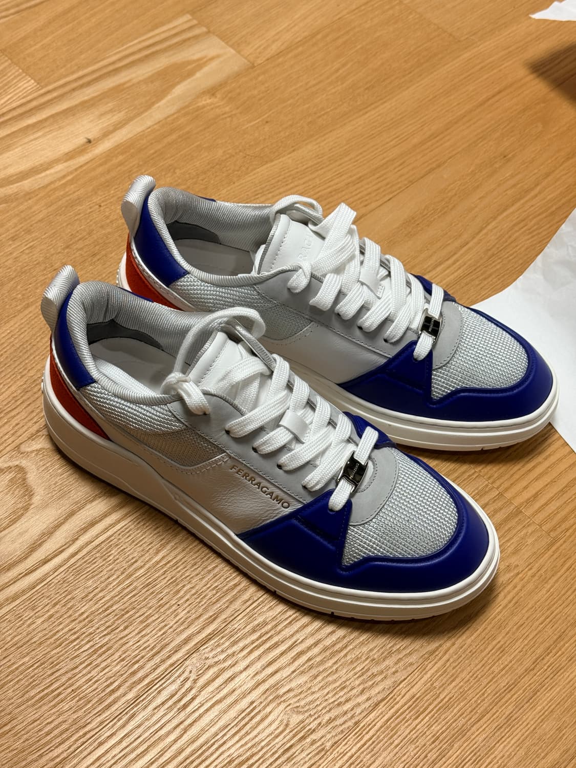 페라가모 데니스1 스니커즈8.5사이즈 풀박 새제품 상품이미지1