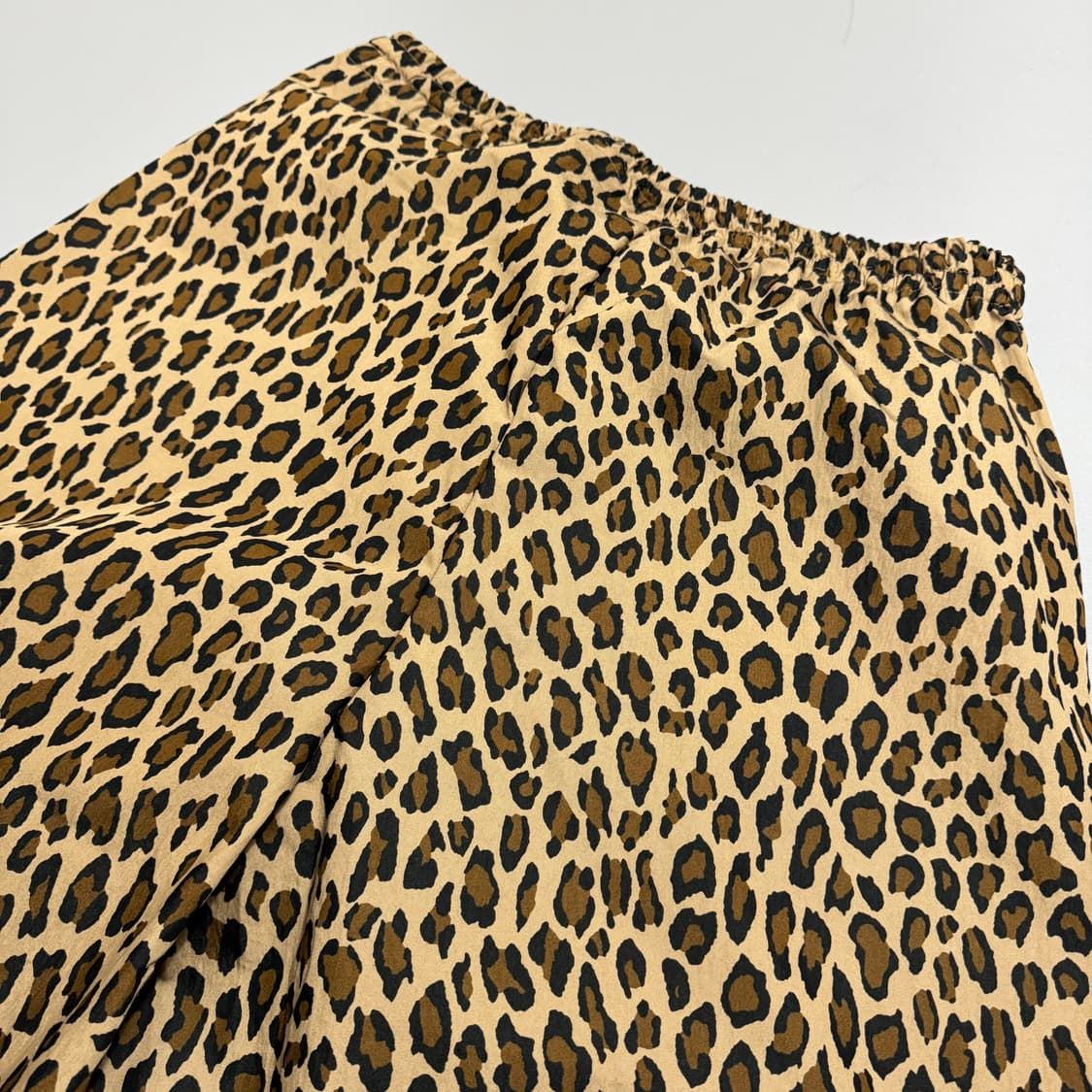 니들스 x KEBOZ 브라운컬러 레오파드 패턴 파피용 로고 버뮤다 쇼츠 상품이미지7