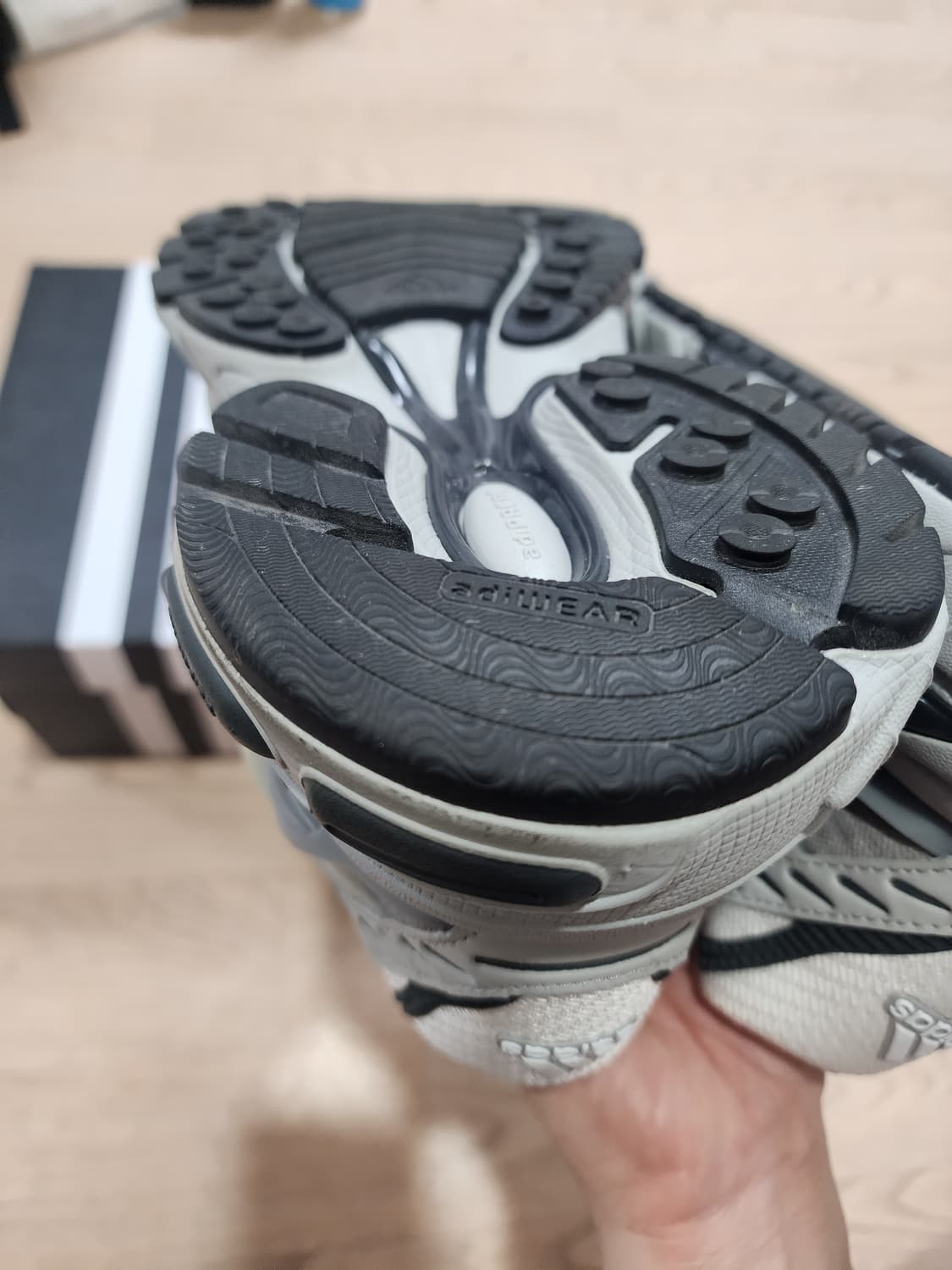 아디다스 x 퍼렐 윌리엄스 아디스타 젤리피쉬 솔리드 그레이  상품이미지5