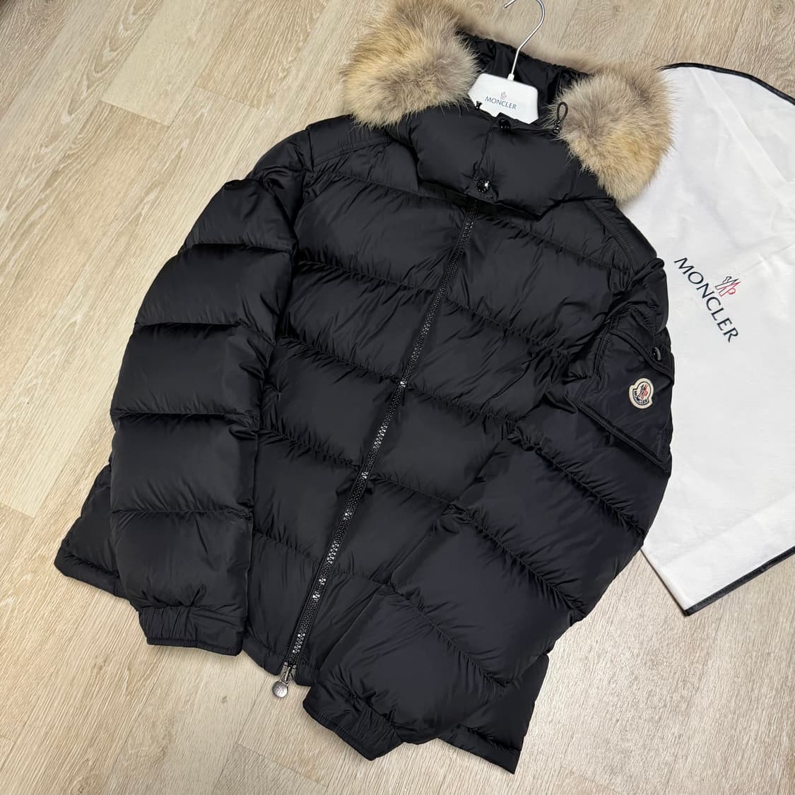 [블랙 4/새상품급] 몽클레어 마야프 패딩 블랙 풀구성 마르크 상품이미지1