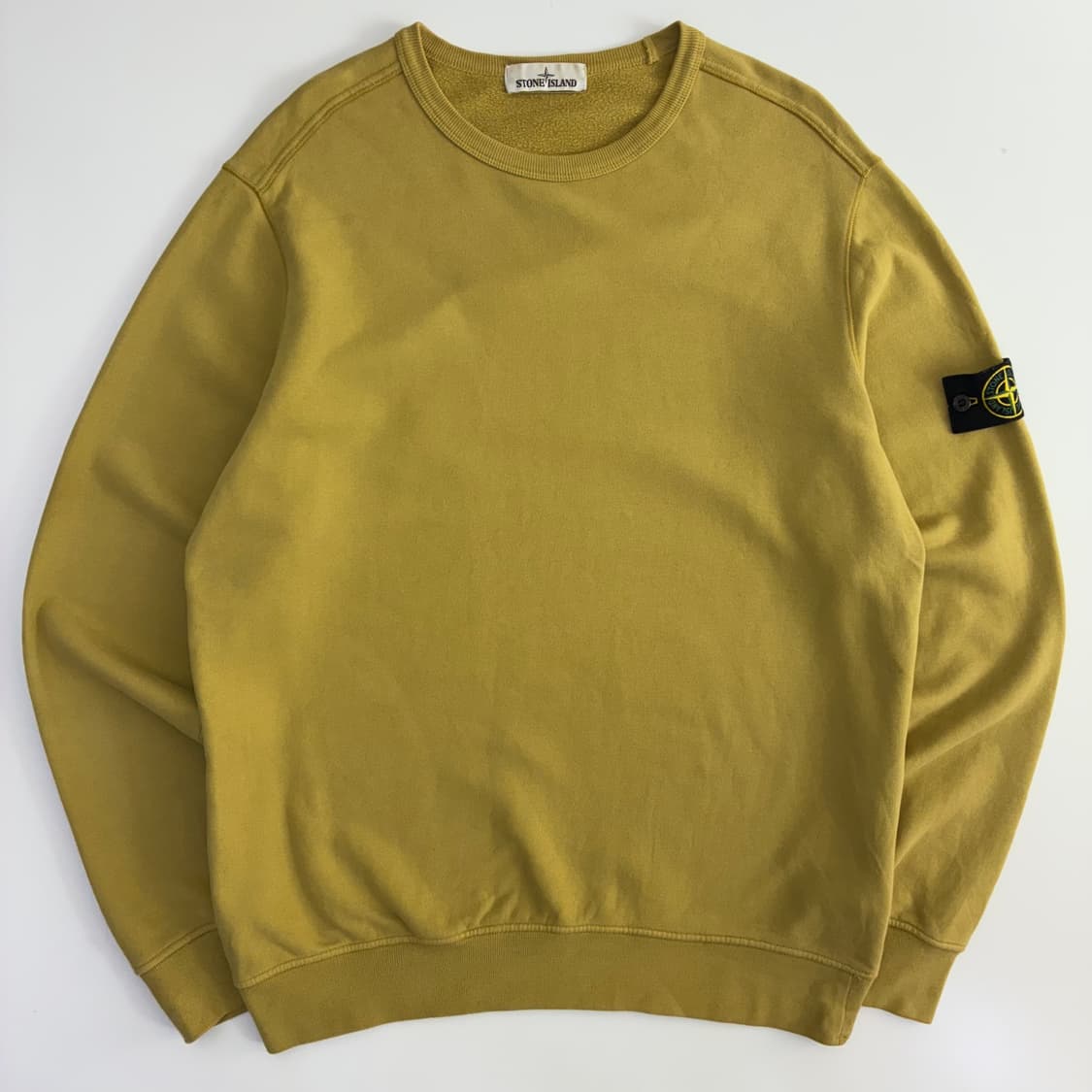 Stone Island 스톤 아일랜드 머스타드 옐로우 와펜 맨투맨 상품이미지1