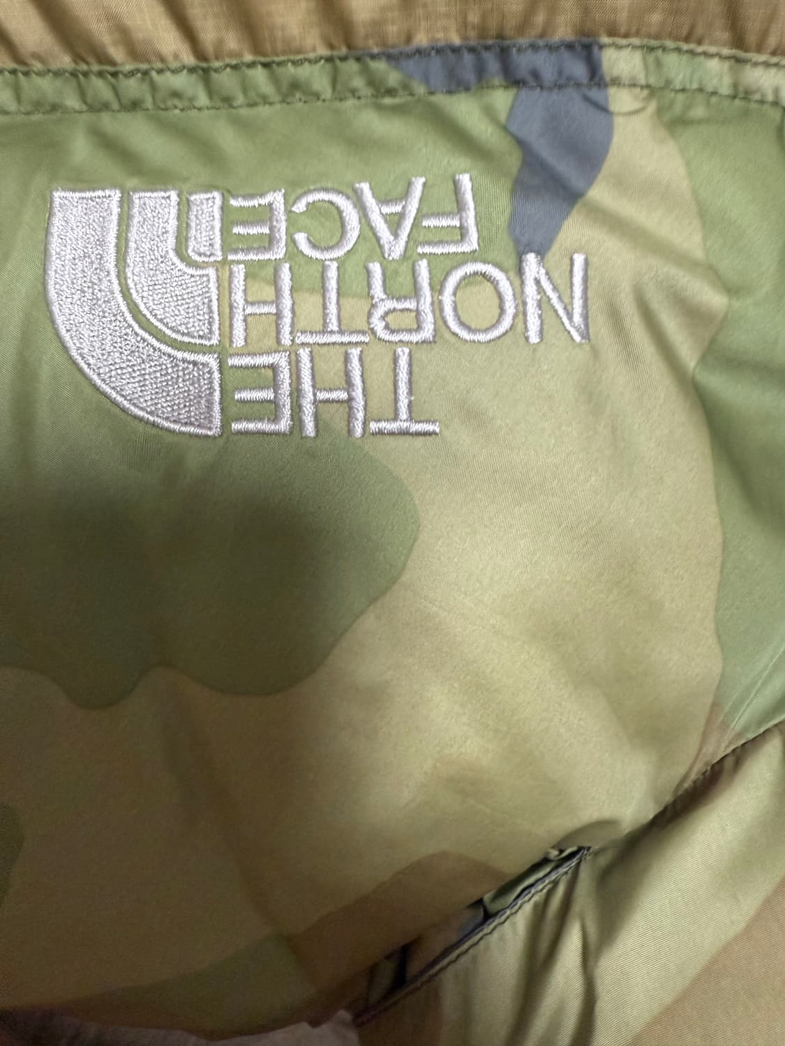 (L)노스페이스 중앙로고 센터로고 패딩 조끼 카모 상품이미지7