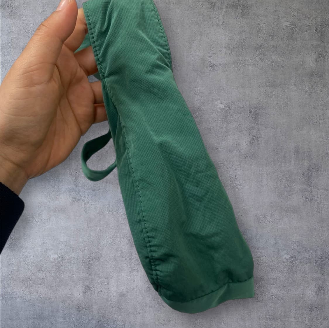 코스 Cos 다크그린 나일론 크로스바디 새들백 상품이미지3