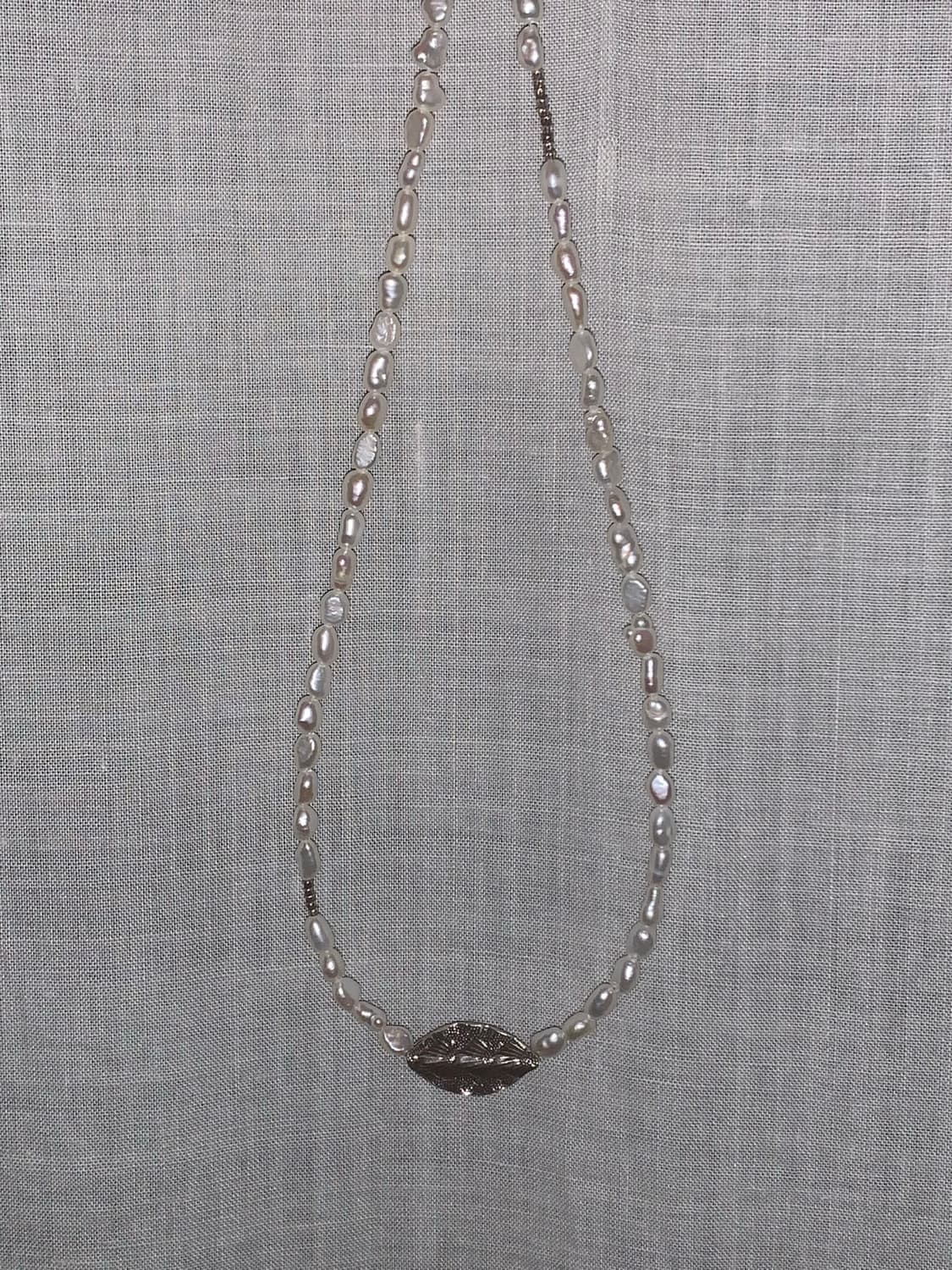 pearl necklace with karen silver leaf 상품이미지1